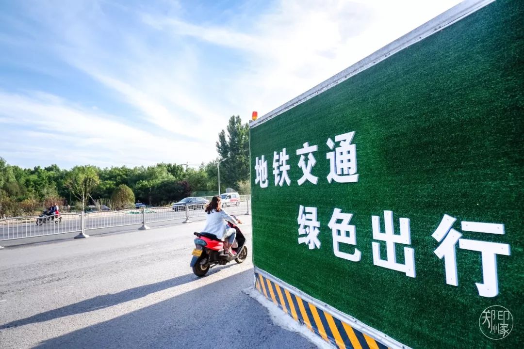 致敬郑州北龙湖,郑州暴雨感人瞬间致敬子弟兵