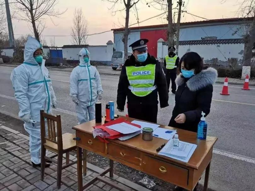 致敬坚守防疫一线的守门人,坚守岗位做表率抗击疫情当先锋