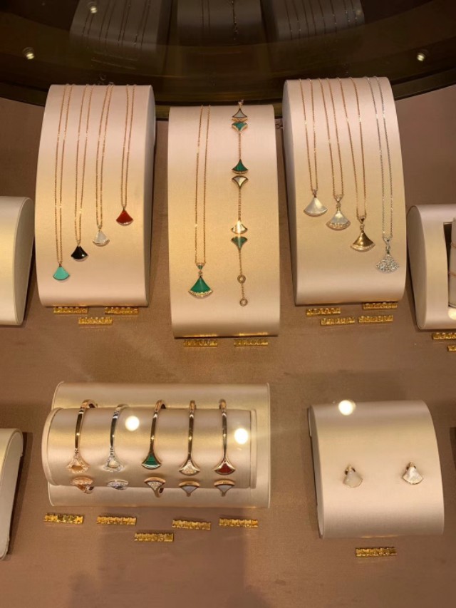 香港宝格丽扇子项链3599港币 (香港买宝格丽小裙子项链便宜多少)