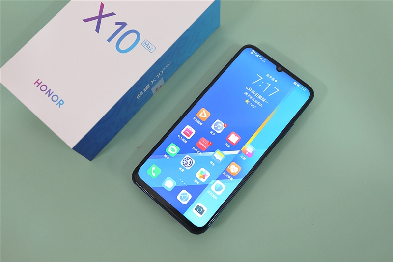 荣耀X20Max彩蛋登场那些年我们追过的巨屏手机