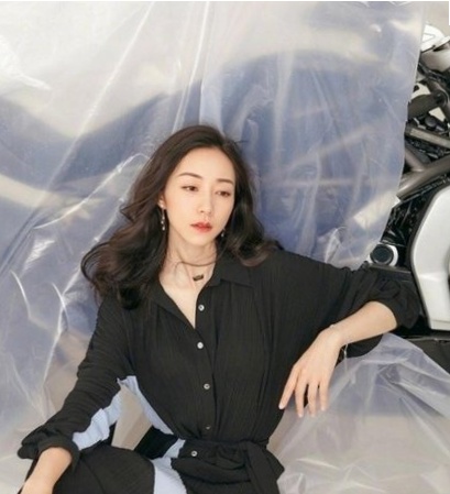 韩雪黑衣长腿综艺,韩雪红衣长腿