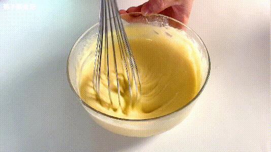 蛋糕烘烤过程中表面开裂原因,古早蛋糕开裂什么原因