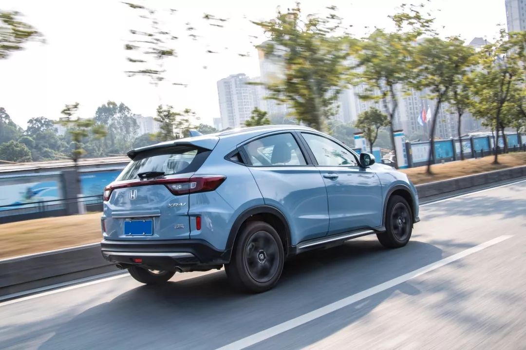 潮鞋与潮车是如此般配,90后年轻人就爱这一口