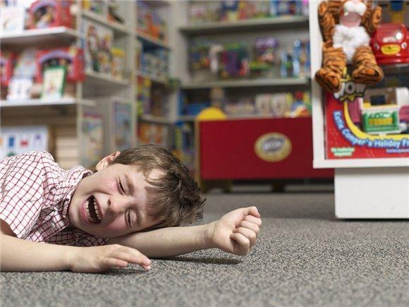 三四岁小孩脾气暴躁经常大哭大闹,3岁孩子脾气暴躁哭闹自己打自己