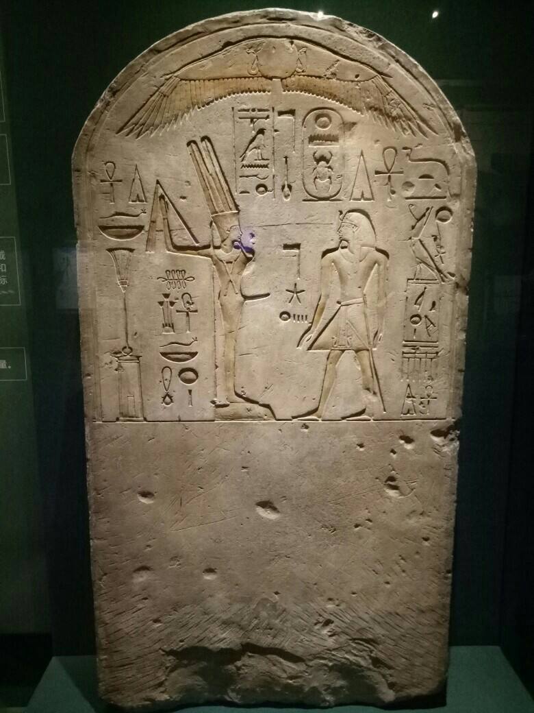 世界未解之谜沙漠中的雕像,专家在沙漠发现雕像