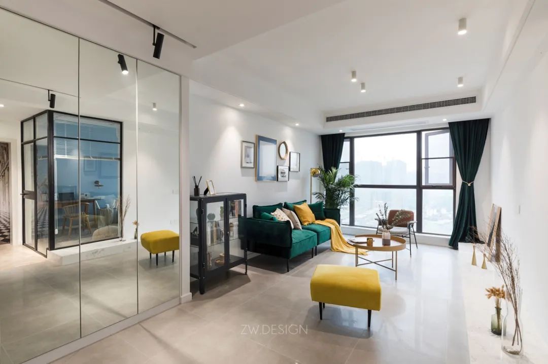 75平小户型客厅装修现代简约风,套内70平现代轻奢风格
