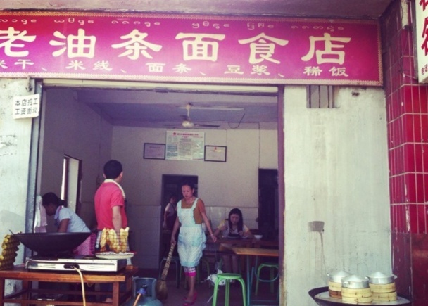 西双版纳地处祖国西南边陲,西双版纳当地人靠什么生活