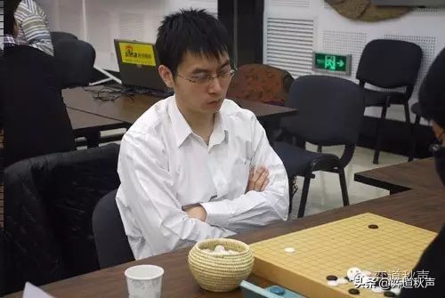 七小龙之王磊刚毅棋风第一届丰田杯首次挫败韩国天王曹薰铉
