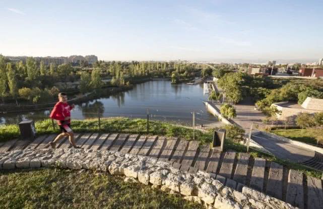 半城繁华半城园,春来十城早知道