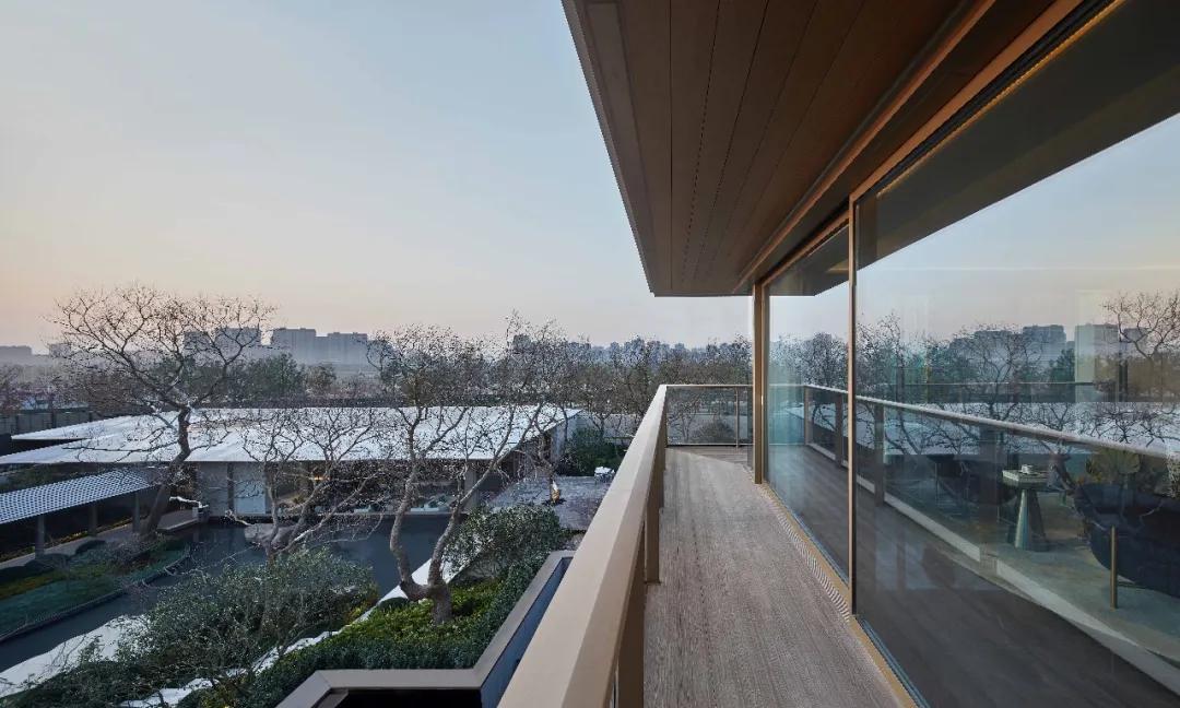 湖与墅洋房,山与湖墅