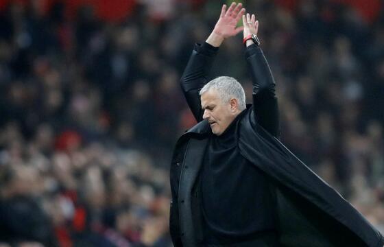 曼城打赢利物浦曼联球迷的反应,曼城攻打安菲尔德