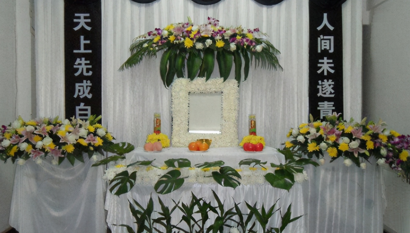 人死后为什么在脸上盖白布,人死脸上为什么要盖纸