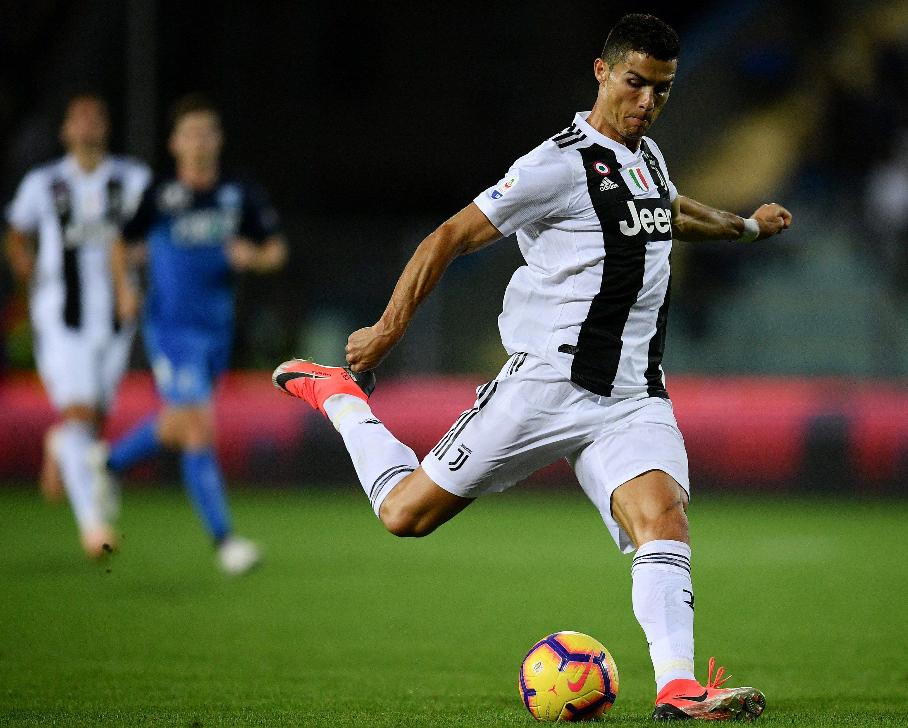 足坛十大帅哥贝克汉姆,足坛十大巨星排名贝克汉姆