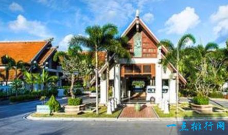 全球十大顶级高尔夫球场，圆石滩高尔夫球场因其迷人的风景而闻名于世，它位于美国西海岸的圆石滩