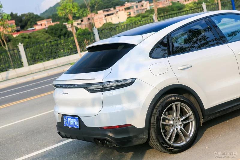 保时捷2024款卡宴coupe石英灰街拍,保时捷卡宴coupe2024款音响效果