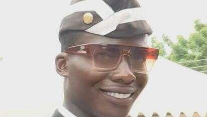 赚疯了，某宝店买「黑人抬棺」的汽车贴纸达到了月入5万多