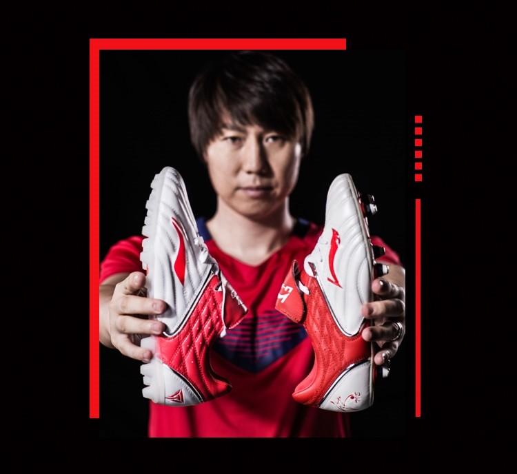 郑智身着潮装,王燊超郑智