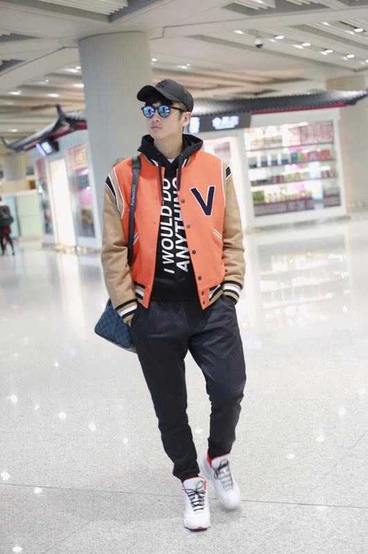 张云龙穿卫衣的照片,张云龙夏季穿搭