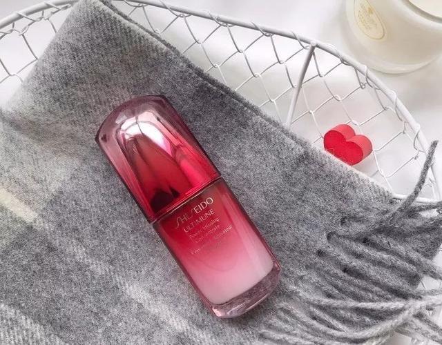 美妆博主倾心推荐的夏季精华，真的有那么好吗？热门网红精华测评