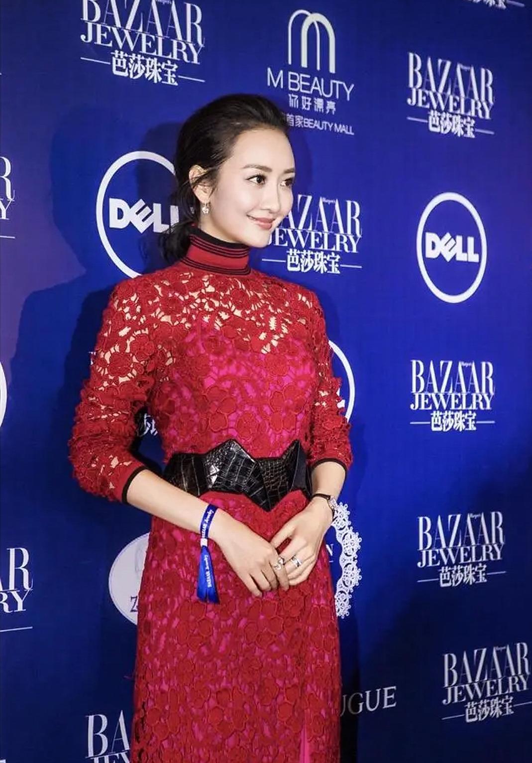 冉莹颖惊艳高腰裙,霍思燕和冉莹颖穿束腰装