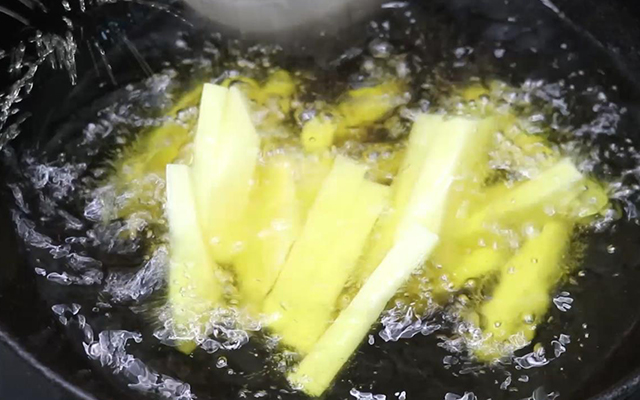 香辣虾怎么做才能外酥里嫩,香辣虾怎么做才能嫩滑不柴