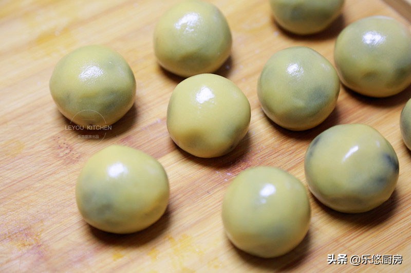 适合初学者做的枣泥月饼,从小爱吃豆沙包