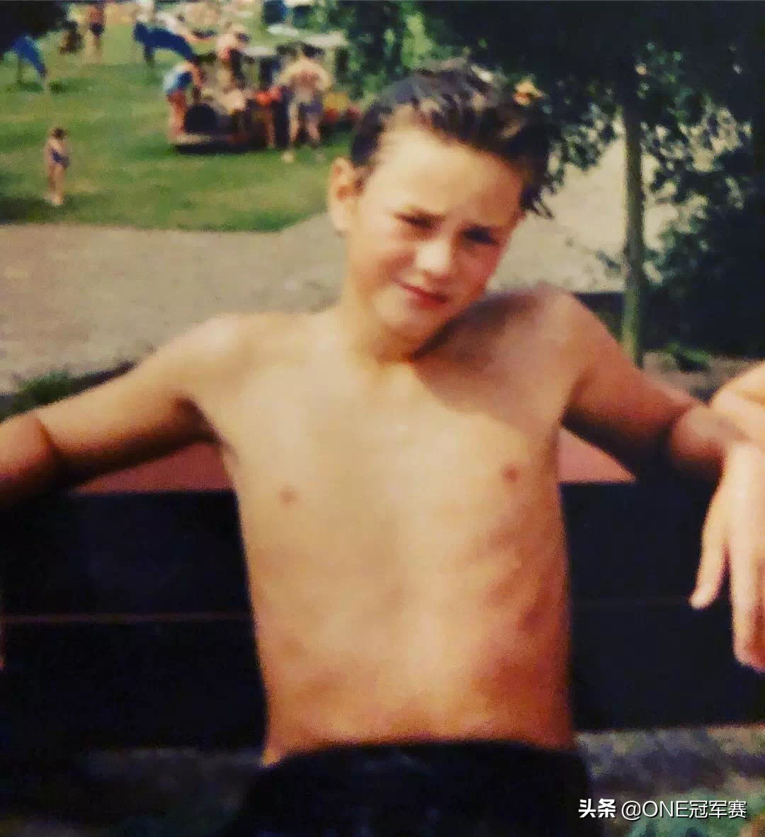 从捡垃圾到世界冠军,尼基霍兹肯最新比赛