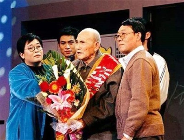 88岁白方礼：我老了，三轮车蹬不动了，这是给孩子们的最后一笔钱