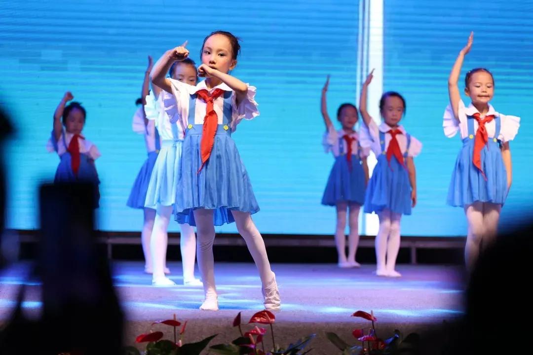 剑阁县鼓楼幼儿园庆祝中国*产党共**成立100周年暨毕业典礼文艺汇演