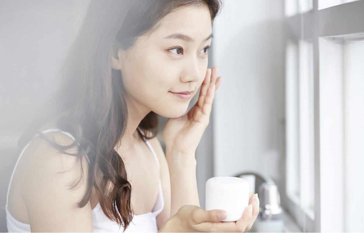 每晚补水保湿对皮肤的好处,眼部皮肤补水保湿最佳方法