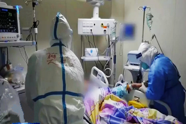 疫情面前熬不下去时就看看他们