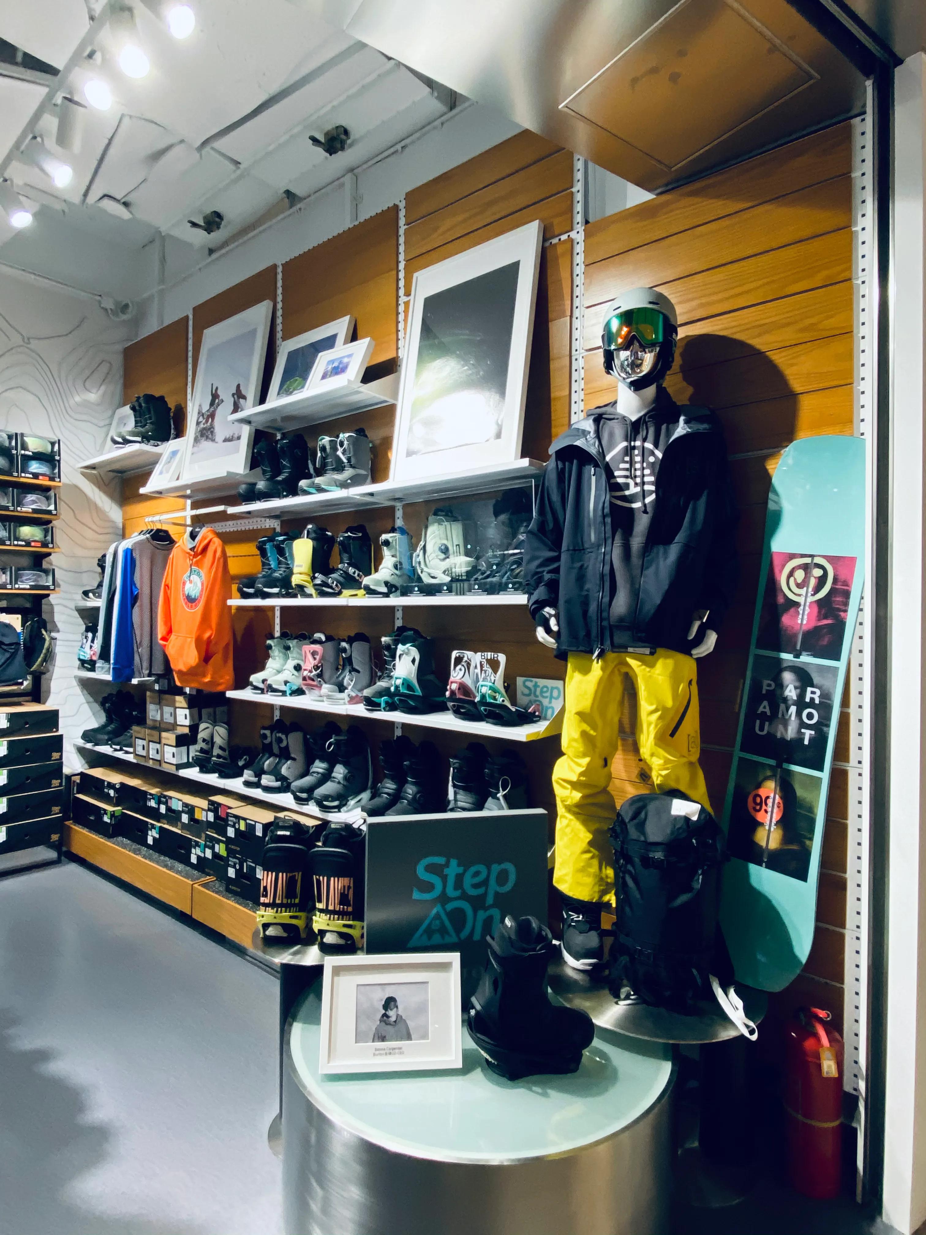 涓婃捣闈欏畨鍢夐噷涓績鏀荤暐,涓婃捣闈欏畨鍢夐噷涓績鍟嗗満