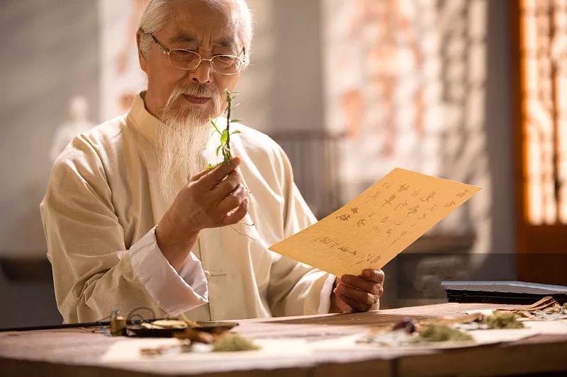 年轻人脾虚是怎么造成的,脾虚的人一般都有4种毛病