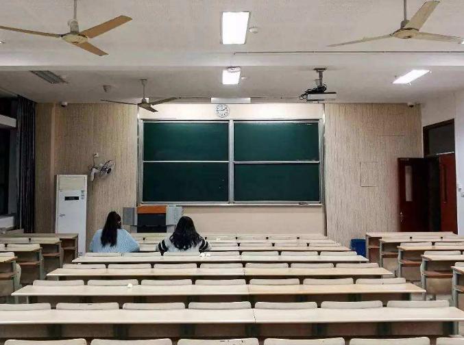 7人寝室被孤立,7人间的宿舍被吐槽