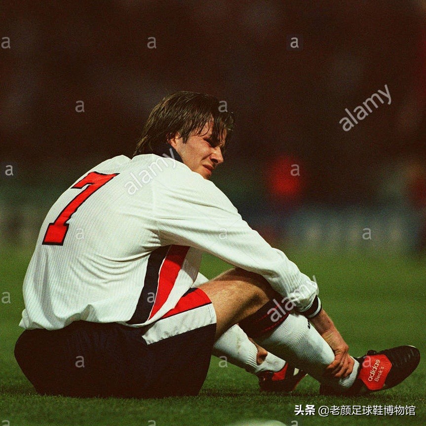 贝克汉姆巴黎最后一战球鞋,贝克汉姆穿的什么足球鞋