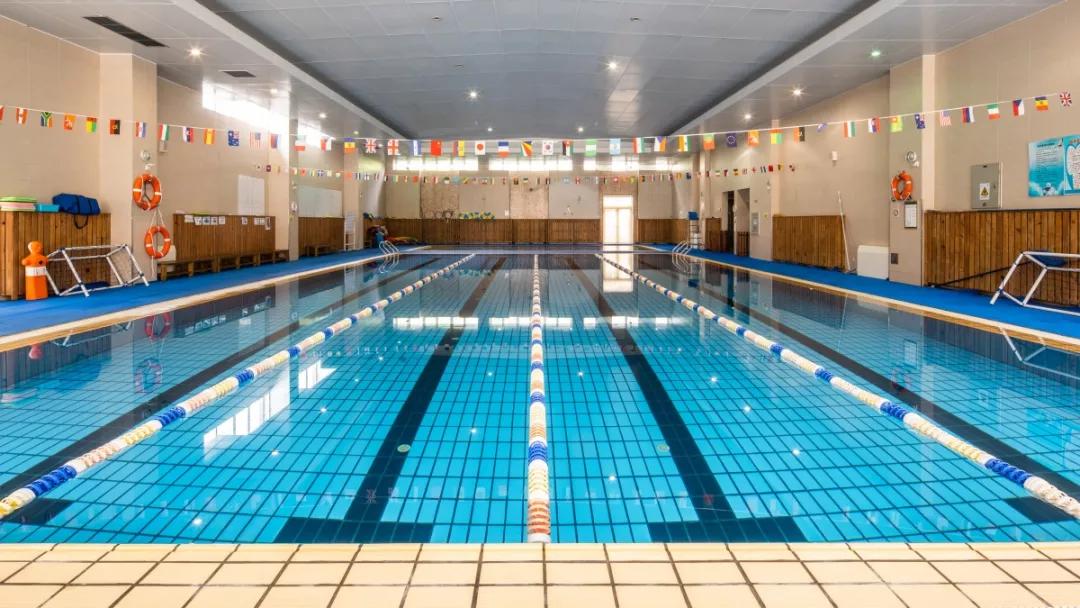 天津这所学校火了!高尔夫、足球、科学实验...孩子吵着都要来