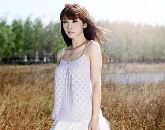 柳岩委屈事件,柳岩哭着家里多困难