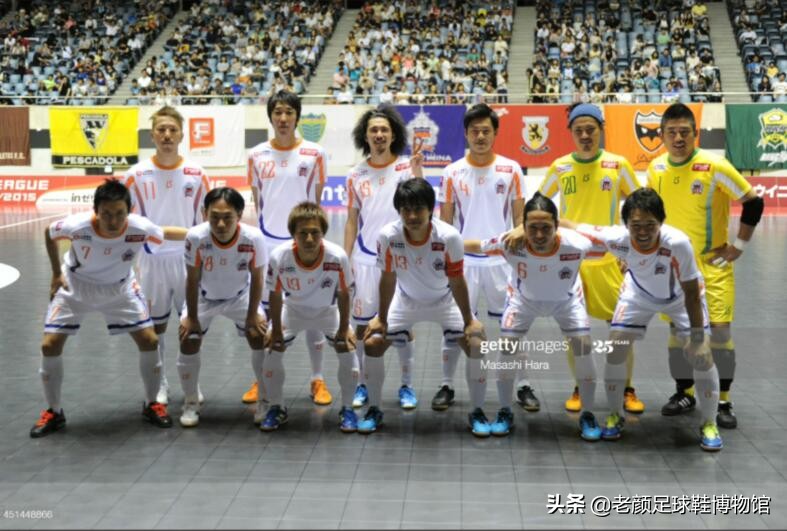 日本人从巴西挖来过气品牌,包装成时尚足球潮牌成功杀入中国市场