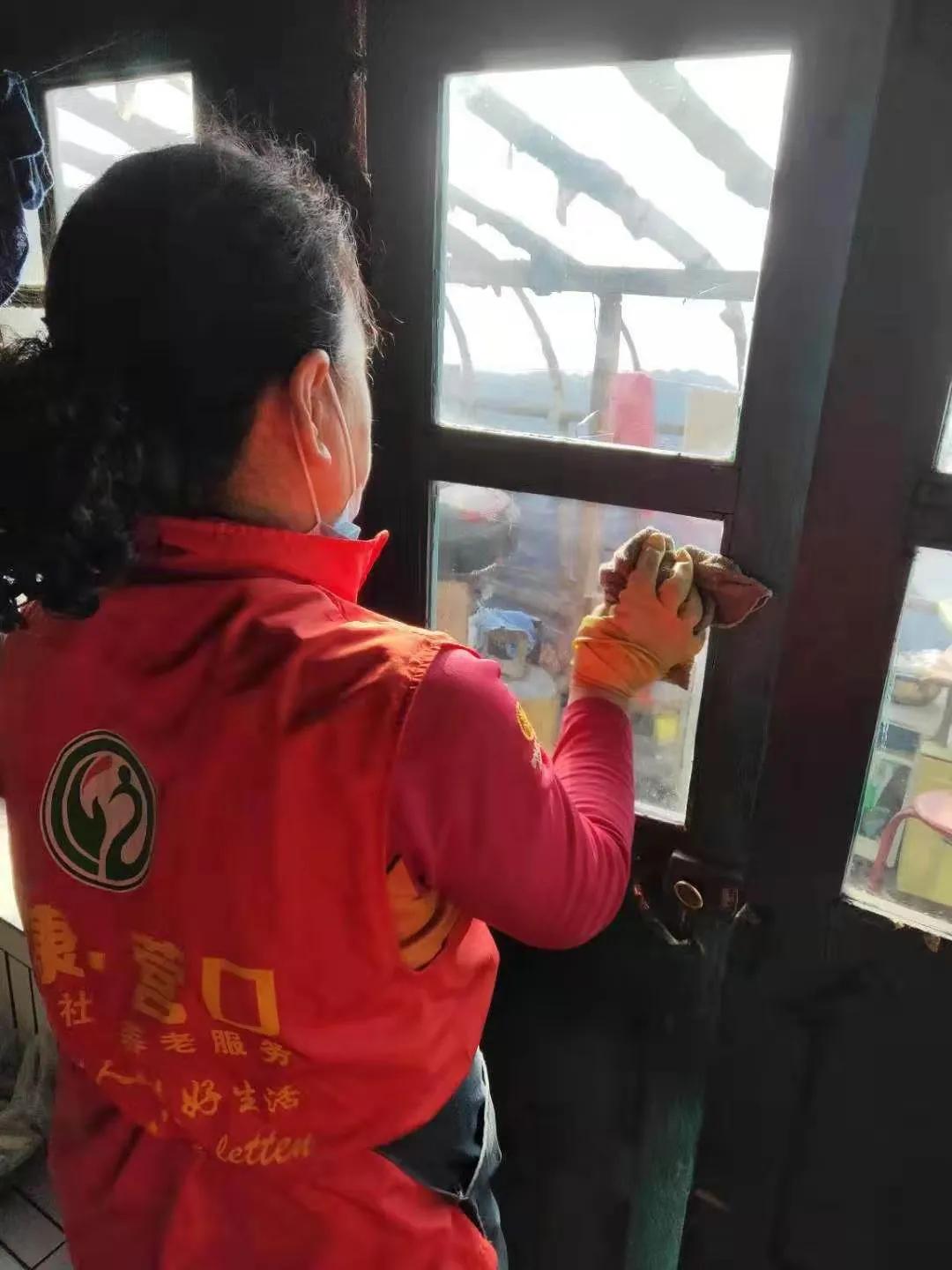 青鸟三盛居家养老服务中心,居家养老上门服务会议