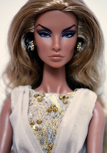 比超模吉娘娘还野，60岁的芭比转行做网红，教人保养健身与冥想