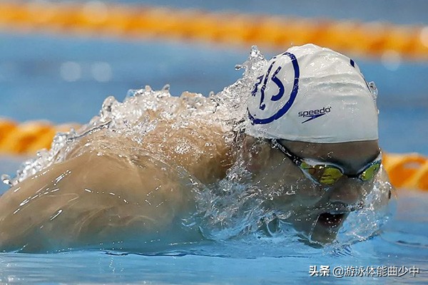 怎么戴泳镜才是正确的方法,怎样戴泳镜教程