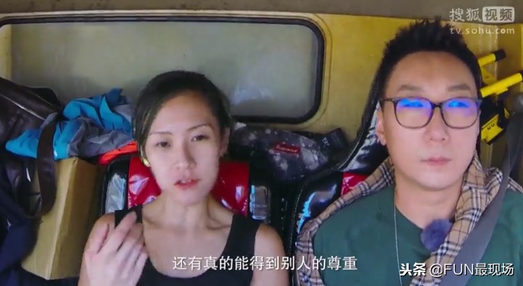 最性感的香港搬运工，扛180斤重物，月薪1万8，租5平米房