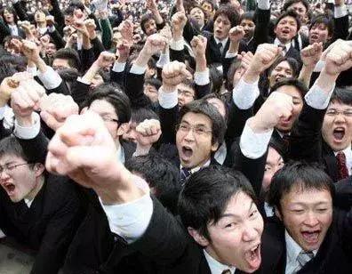 HR狂怼某大学大学生，老师说：我的学生很“土”，你怎么看？