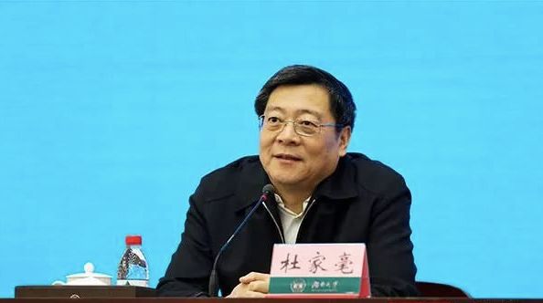 省委书记给600多位“90后”“00后”作报告：人家“富二代”都在拼命奋斗，你有什么理由不奋斗？