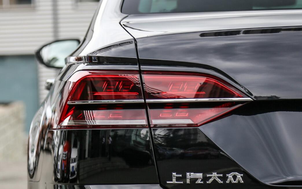 可惜一身高端德系血统，长近5米1配299马力，降价5万仍少人赏识