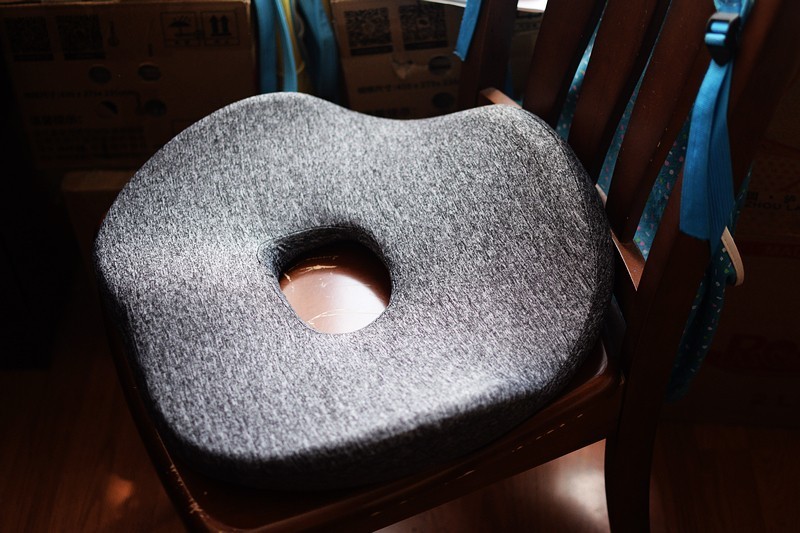 久坐不累护腰坐垫测评,女士久坐专用提臀坐垫包裹式