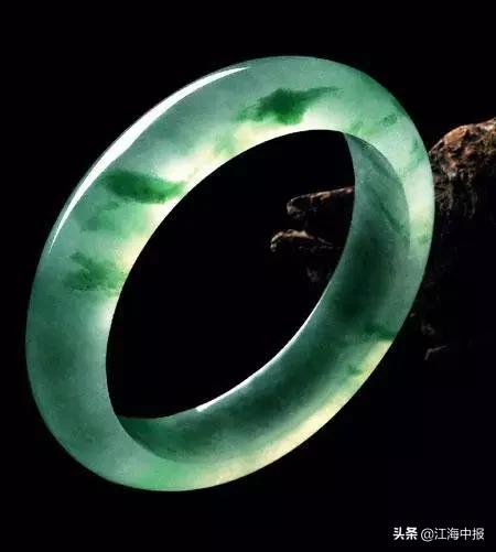 史上最贵的32件天价翡翠图片,史上最贵的翡翠原石