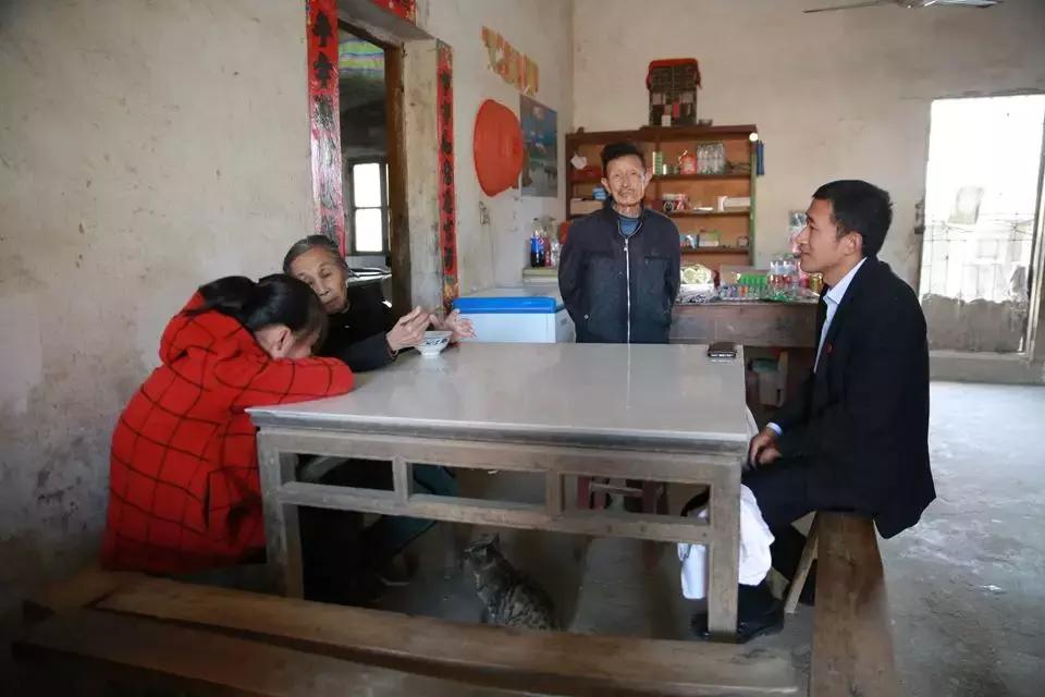 80后校长用三句话救活“三无学校”，改变山区孩子的命运