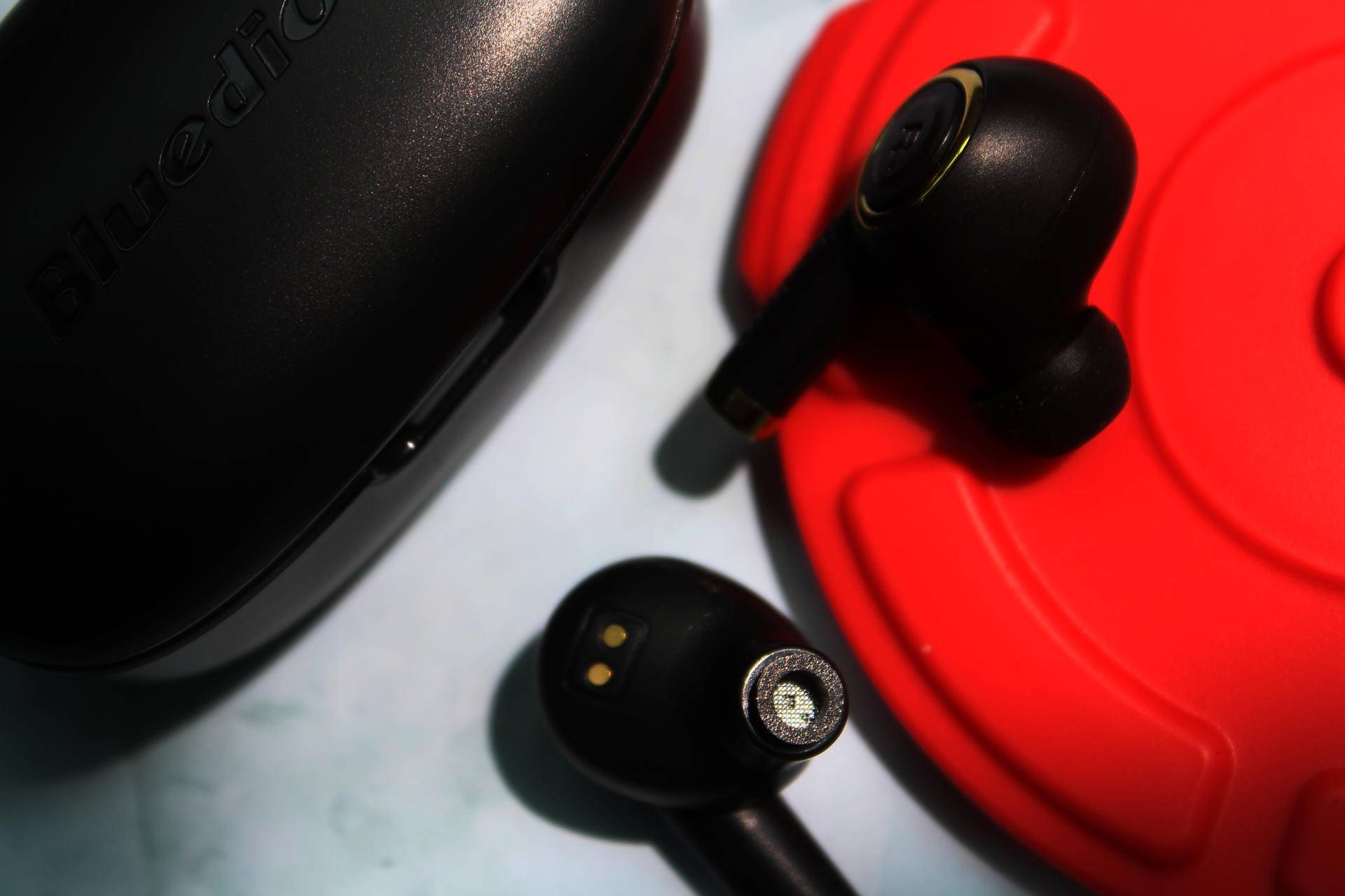 外表是三角形的tws蓝牙耳机,tws蓝牙耳机搭配什么听效果比较好