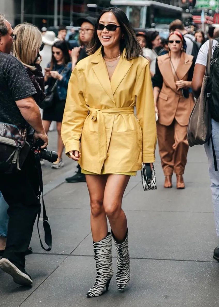 一件皮西装可以有多帅？时髦精们早已给出了答案